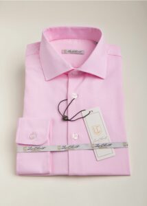 Camisa rosa hombre traje